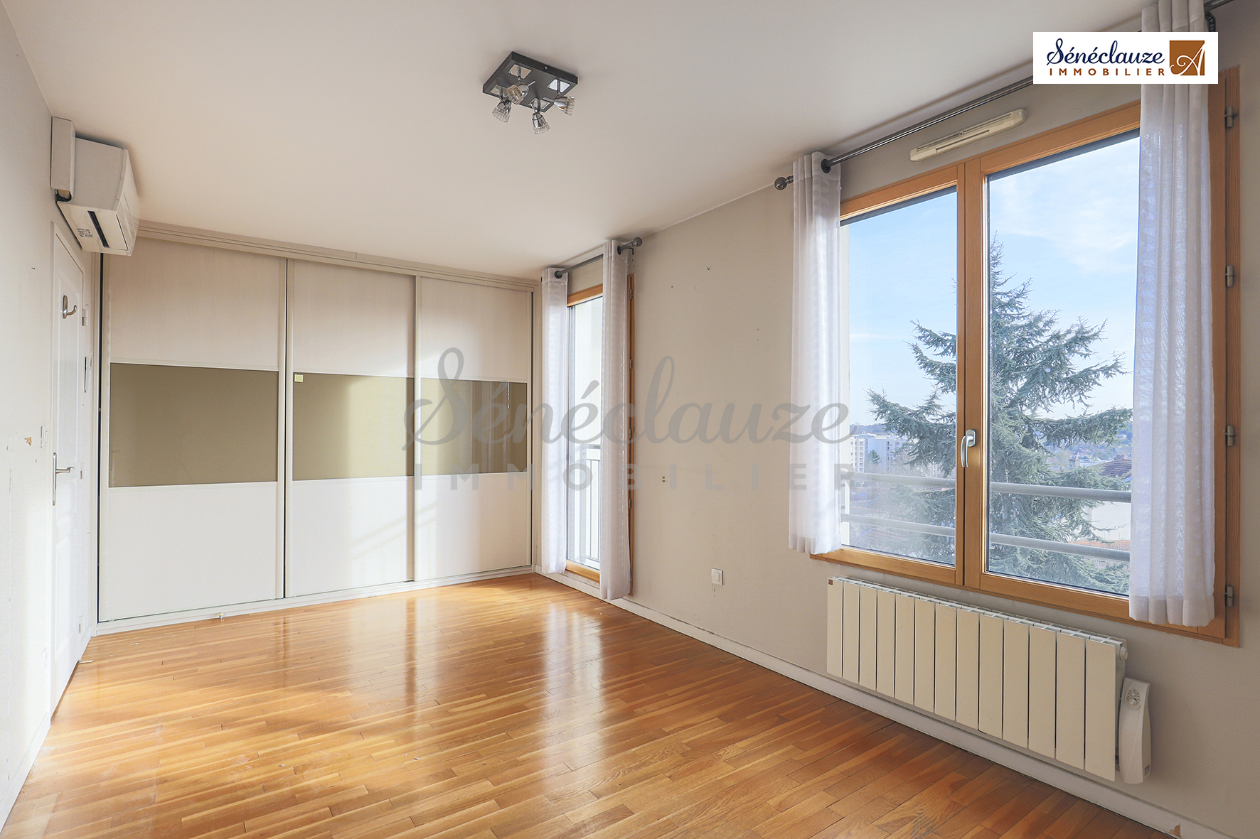 APPARTEMENT D&rsquo;EXCEPTION DE 161m² + ASCENSEUR-TERRASSE-GARAGE DOUBLE-PLACE DE STATIONNEMENT