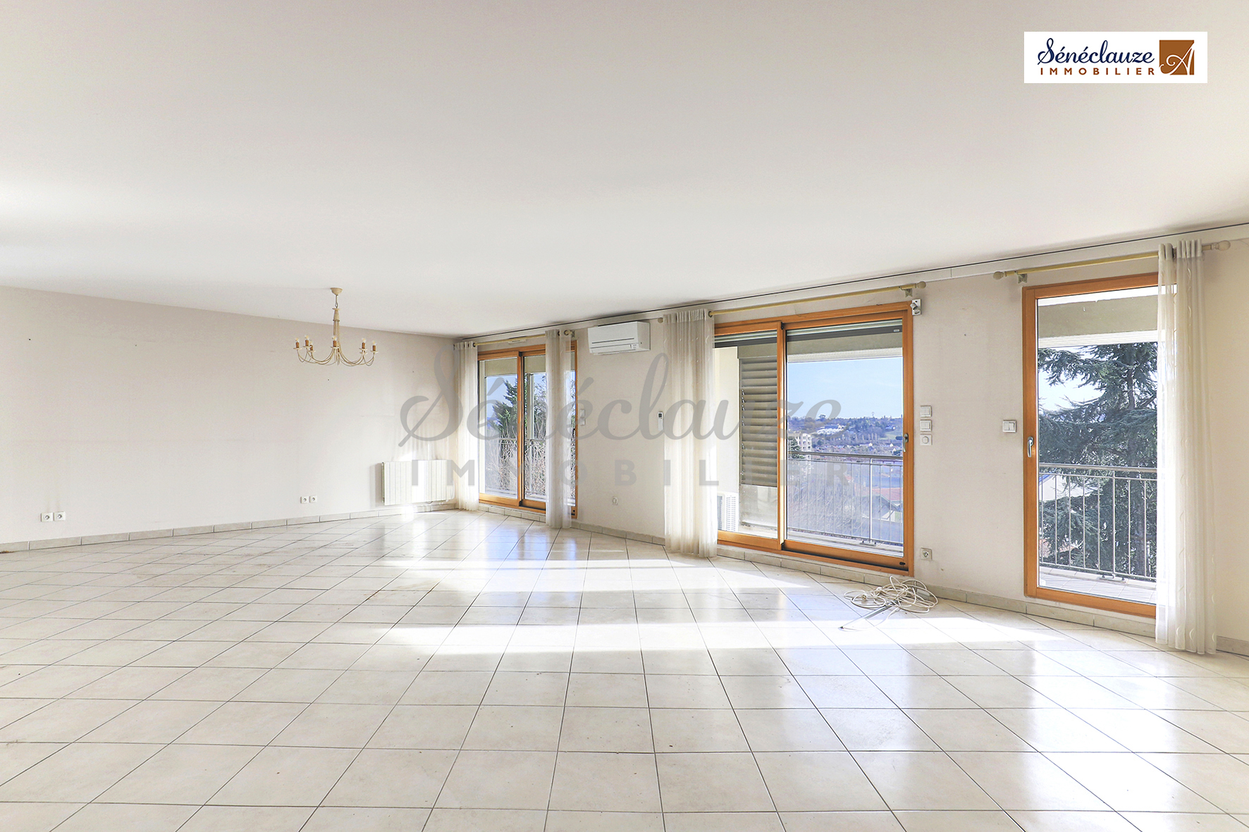 APPARTEMENT D&rsquo;EXCEPTION DE 161m² + ASCENSEUR-TERRASSE-GARAGE DOUBLE-PLACE DE STATIONNEMENT