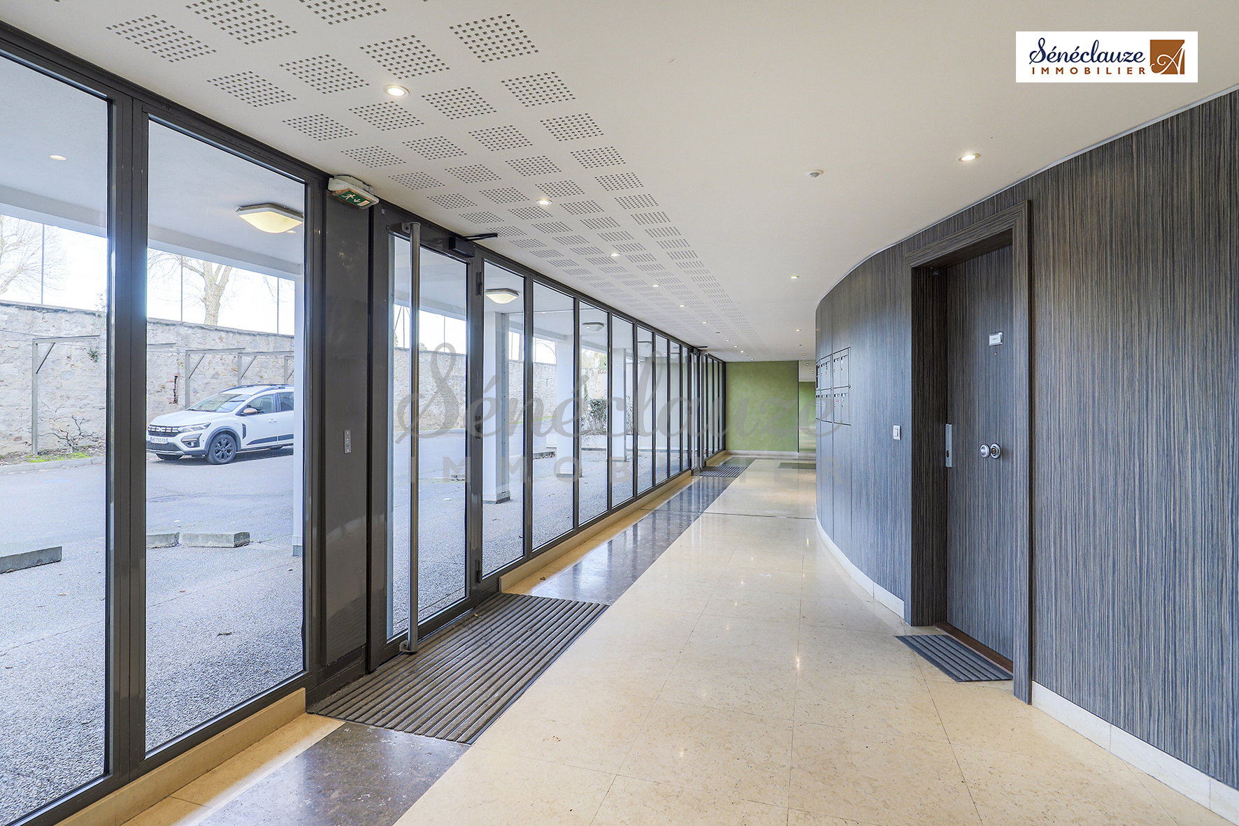 APPARTEMENT D&rsquo;EXCEPTION DE 161m² + ASCENSEUR-TERRASSE-GARAGE DOUBLE-PLACE DE STATIONNEMENT