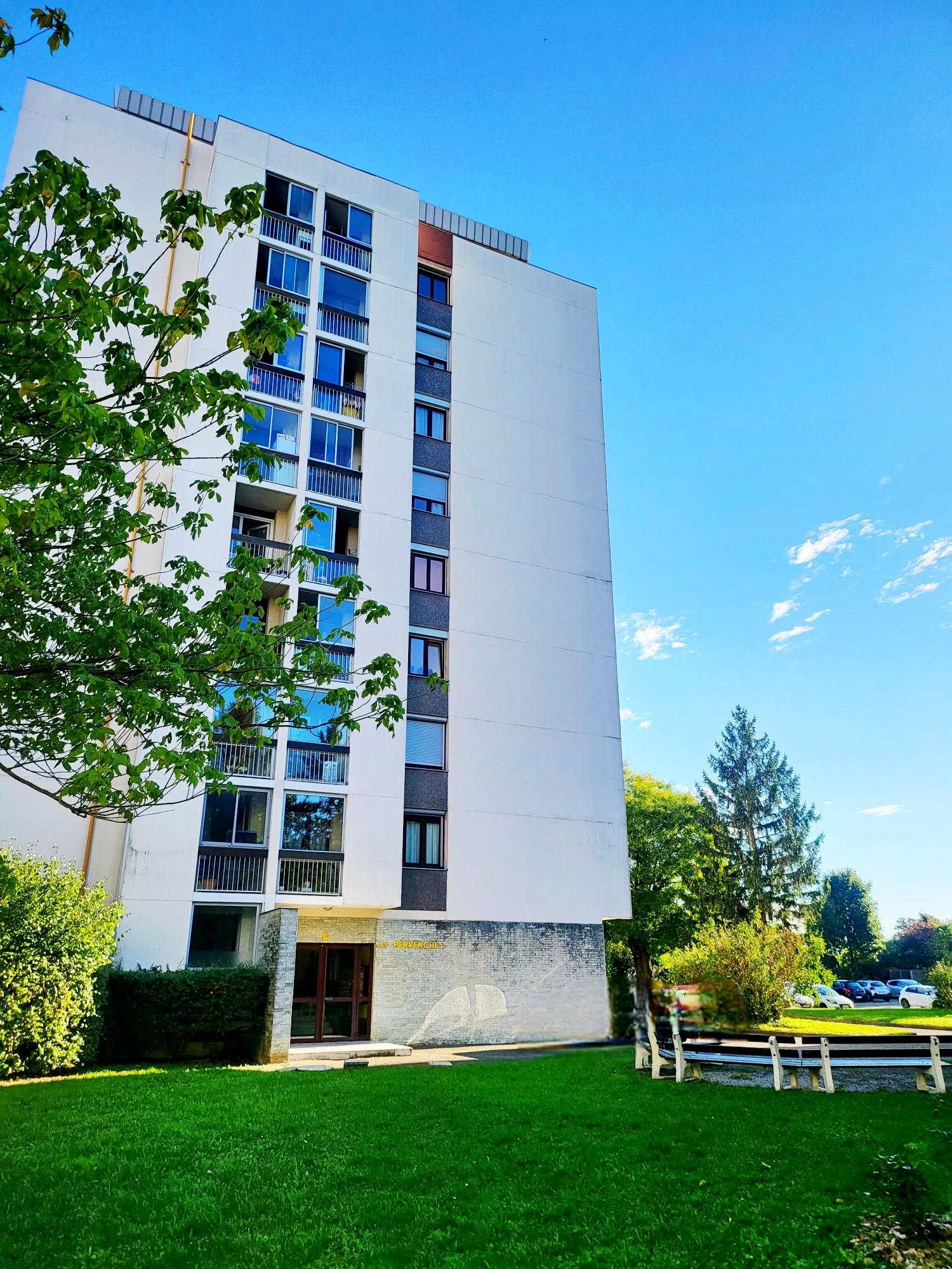 APPARTEMENT T3 + PARKING ET CAVE