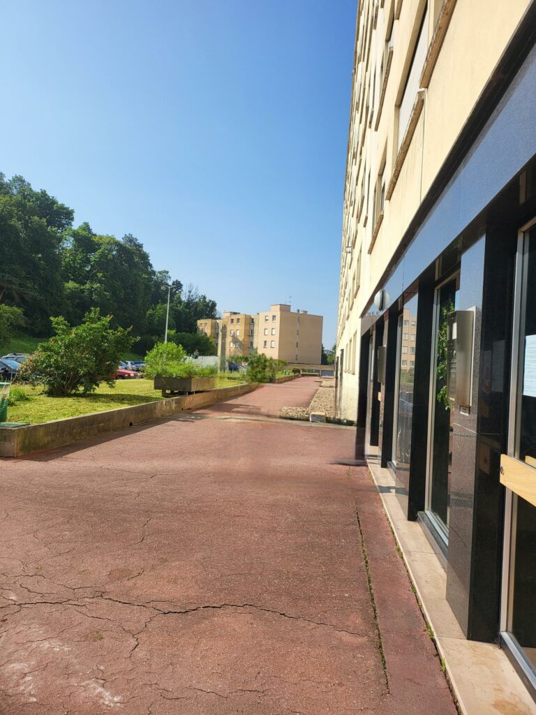 APPARTEMENT T2 + CAVE ET PARKING