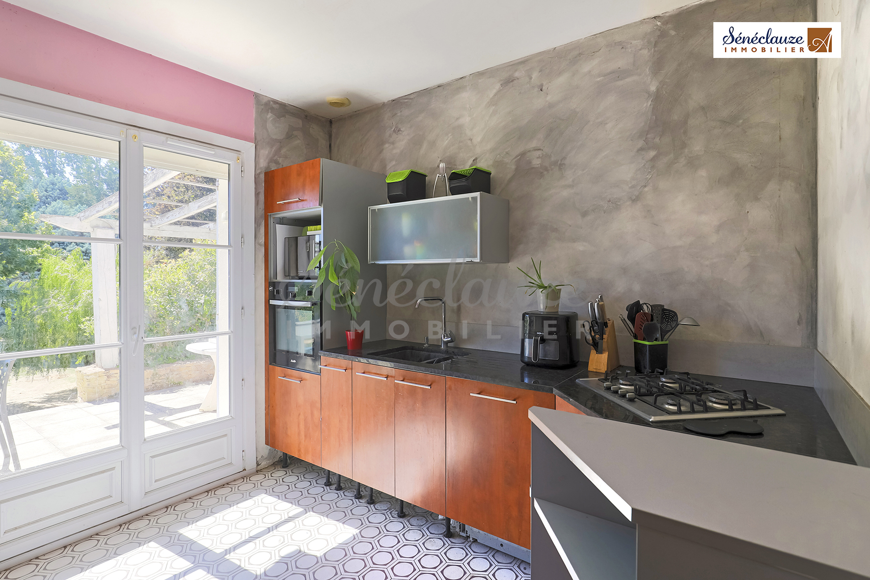 MAISON FAMILIALE AVEC TERRAIN PAYSAGÉ