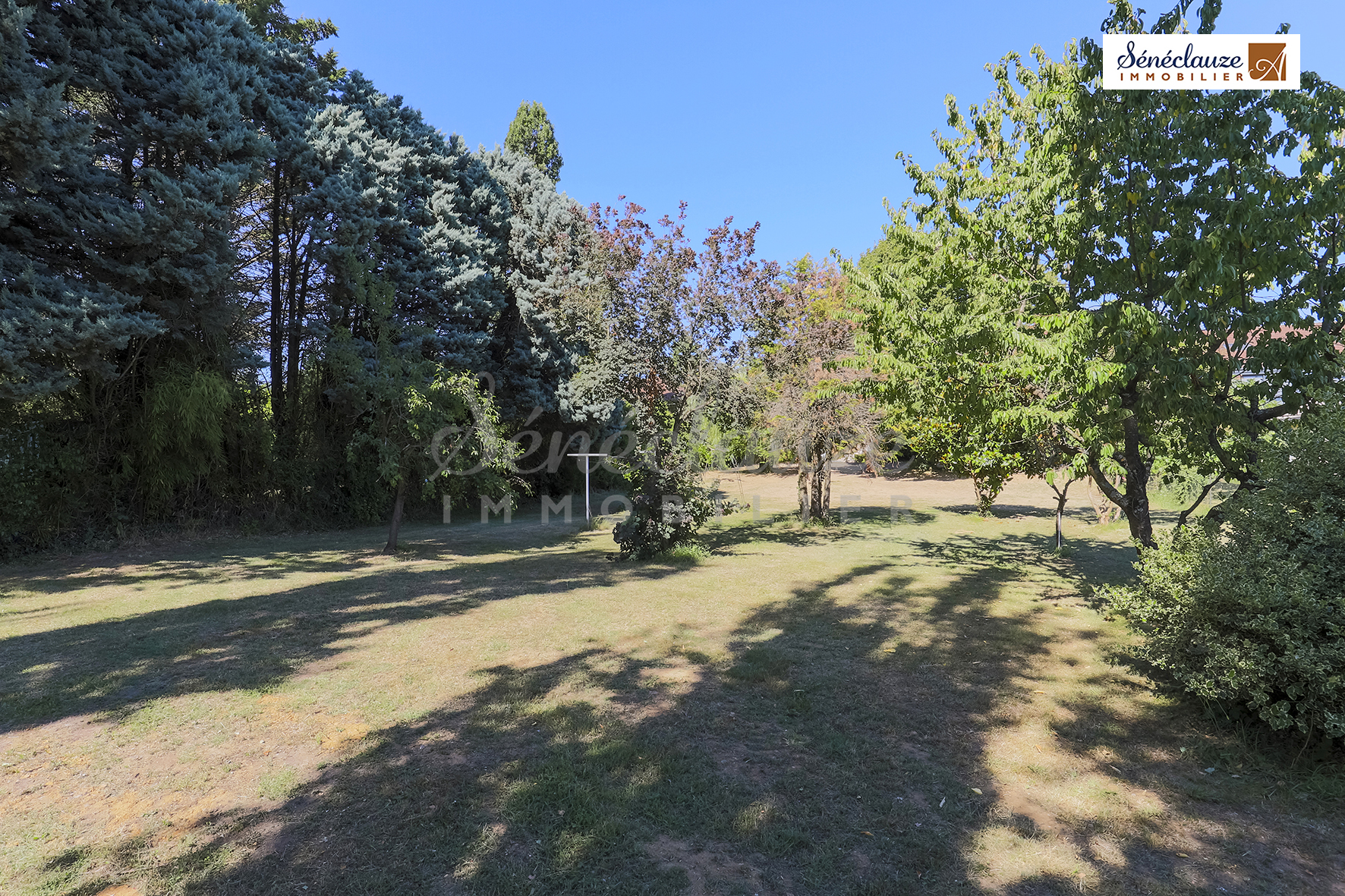 MAISON FAMILIALE AVEC TERRAIN PAYSAGÉ