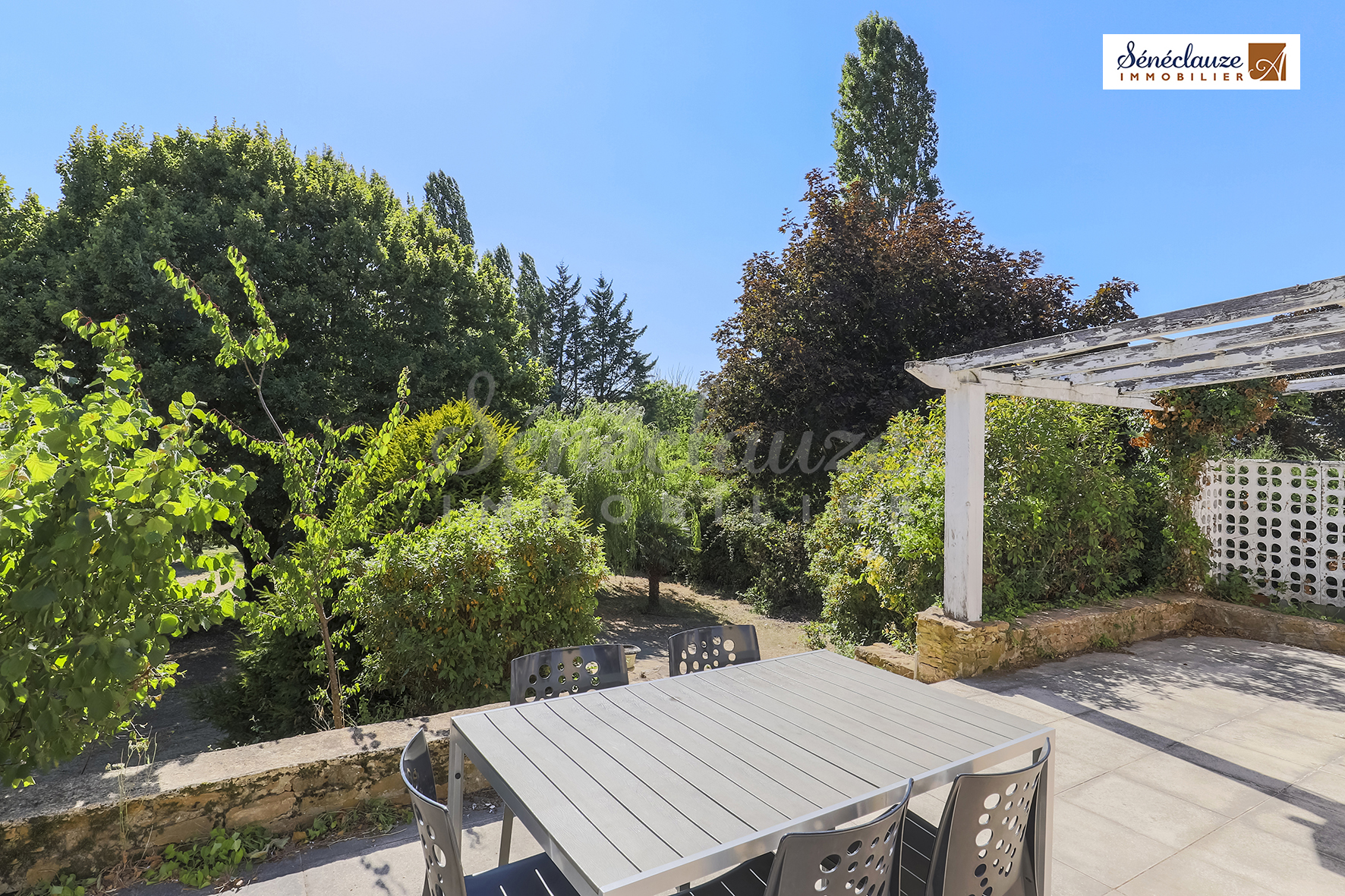 MAISON FAMILIALE AVEC TERRAIN PAYSAGÉ