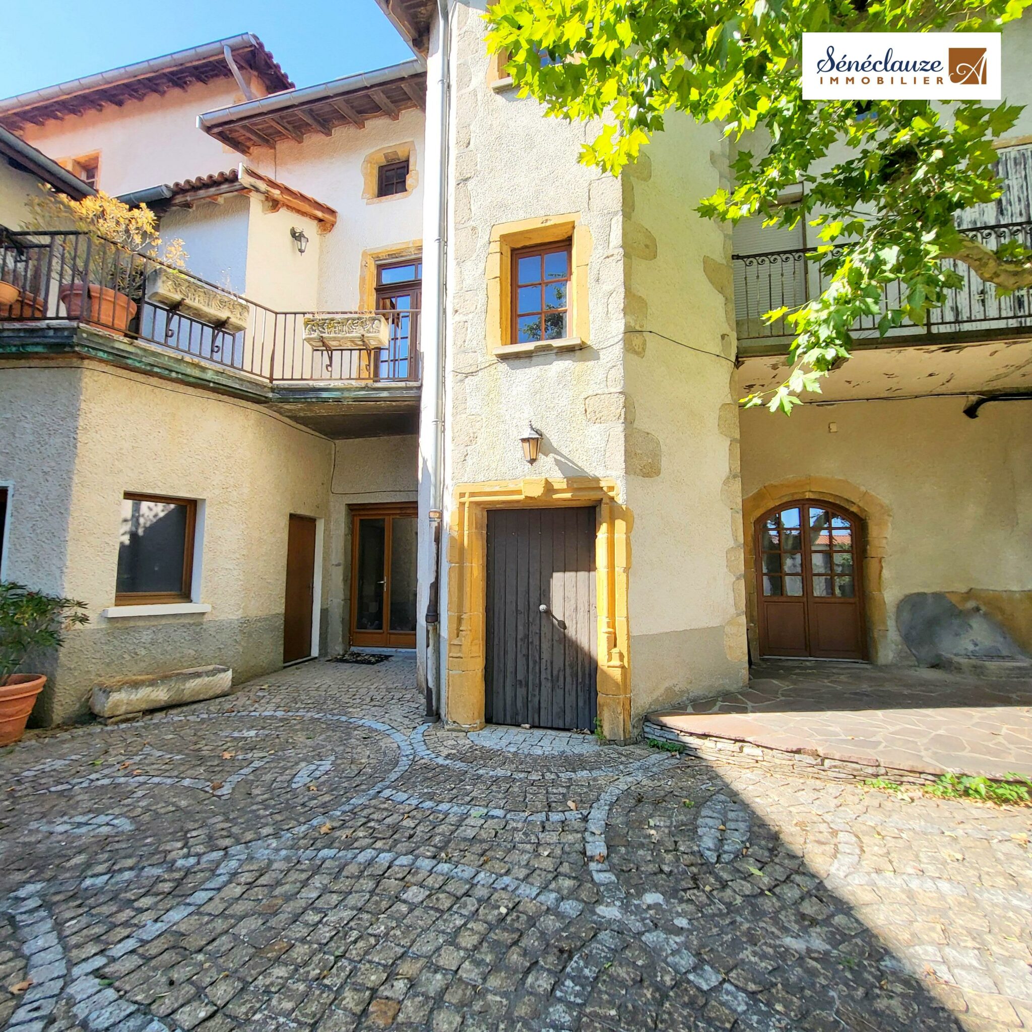 ENSEMBLE IMMOBILIER DE CARACTÈRE
