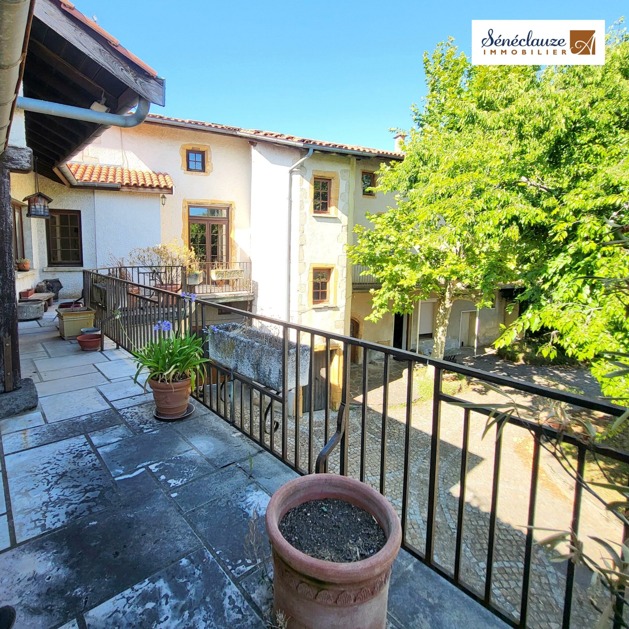 ENSEMBLE IMMOBILIER DE CARACTÈRE