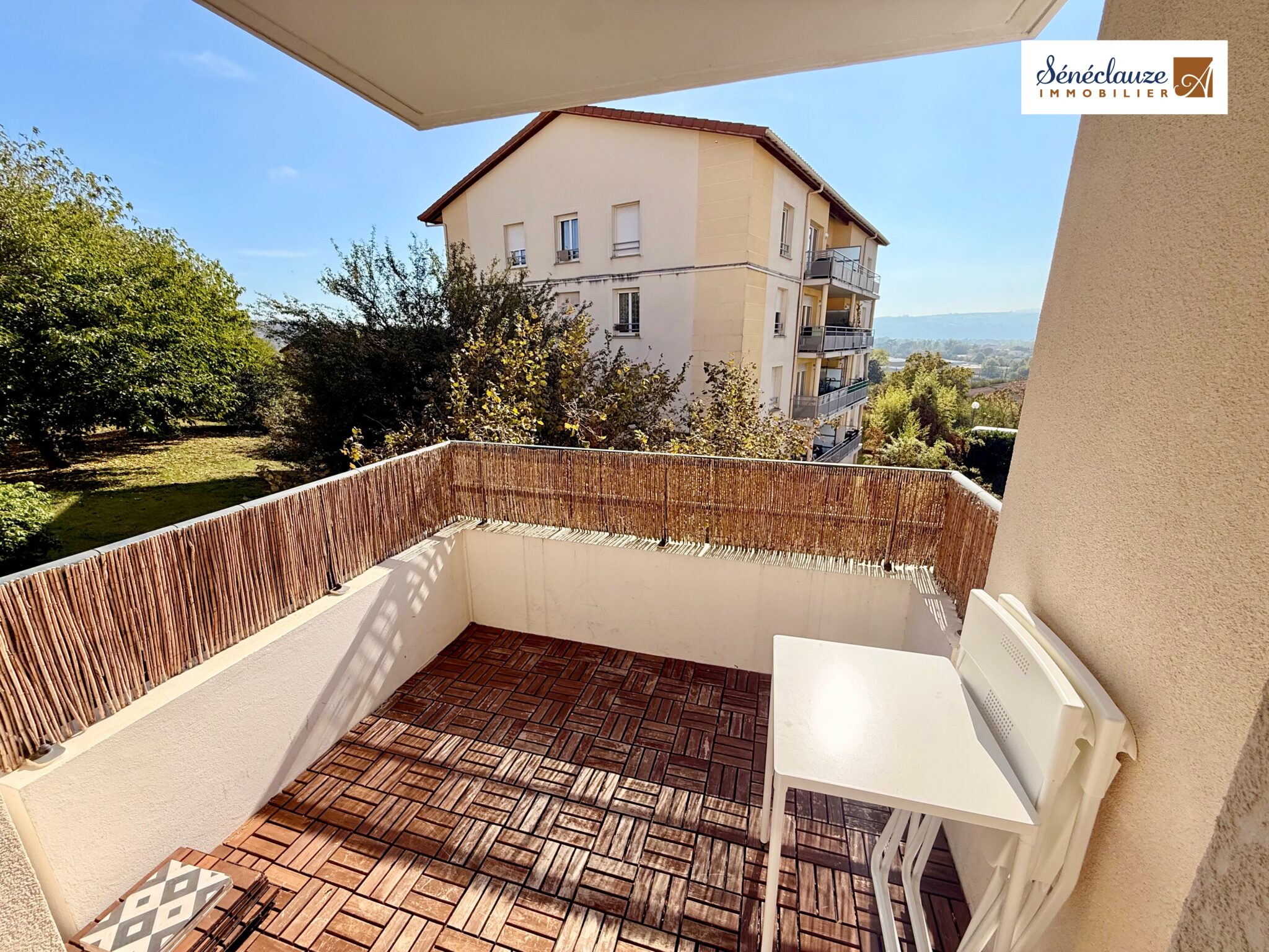 APPARTEMENT T2 MEUBLÉ + BALCON, GARAGE ET PISCINE