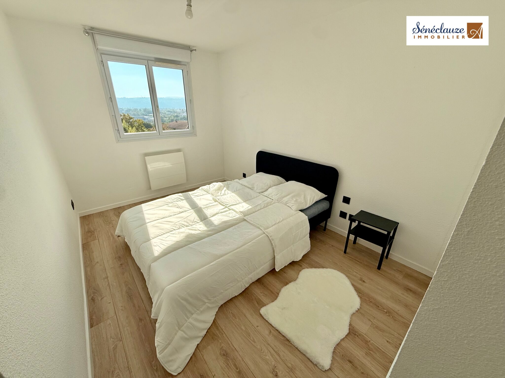 APPARTEMENT T2 MEUBLÉ + BALCON, GARAGE ET PISCINE