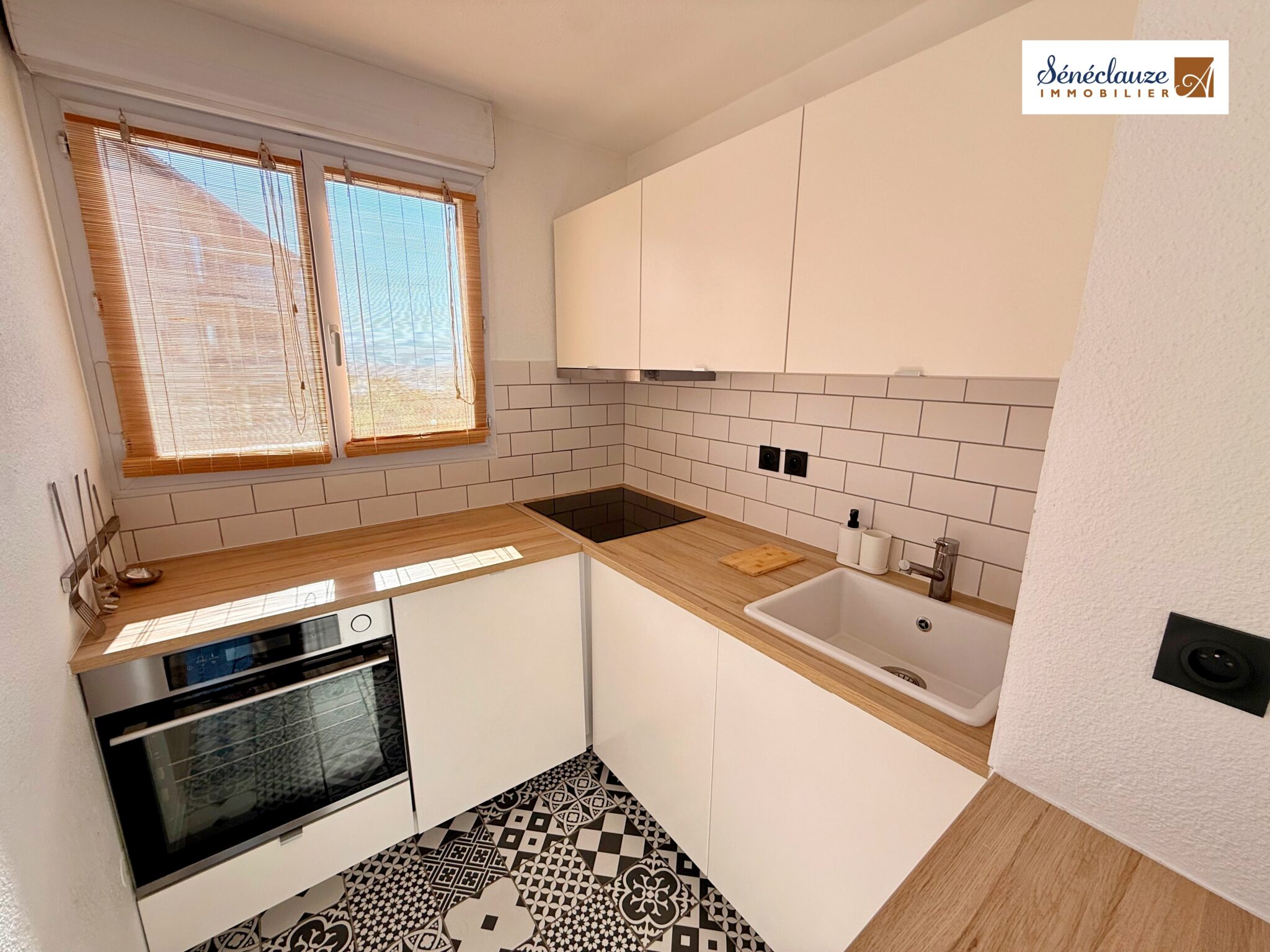 APPARTEMENT T2 MEUBLÉ + BALCON, GARAGE ET PISCINE