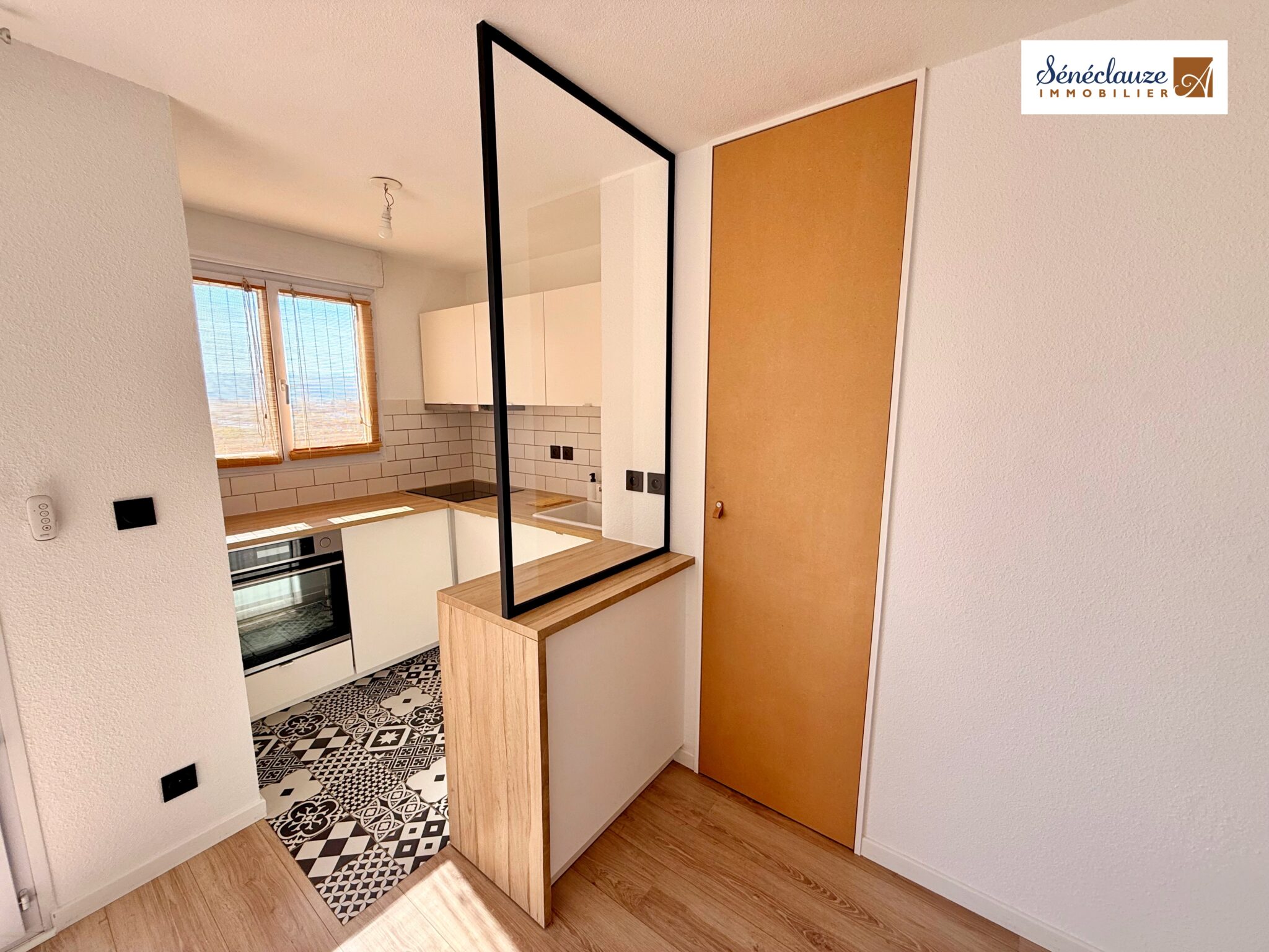 APPARTEMENT T2 MEUBLÉ + BALCON, GARAGE ET PISCINE