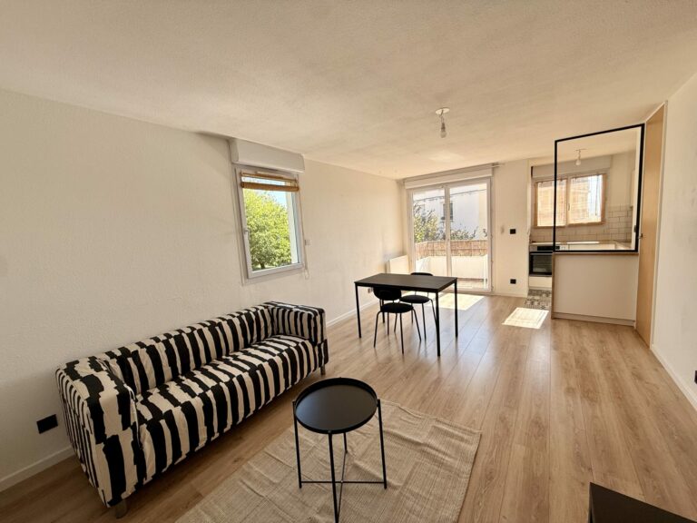 APPARTEMENT T2 MEUBLÉ + BALCON, GARAGE ET PISCINE