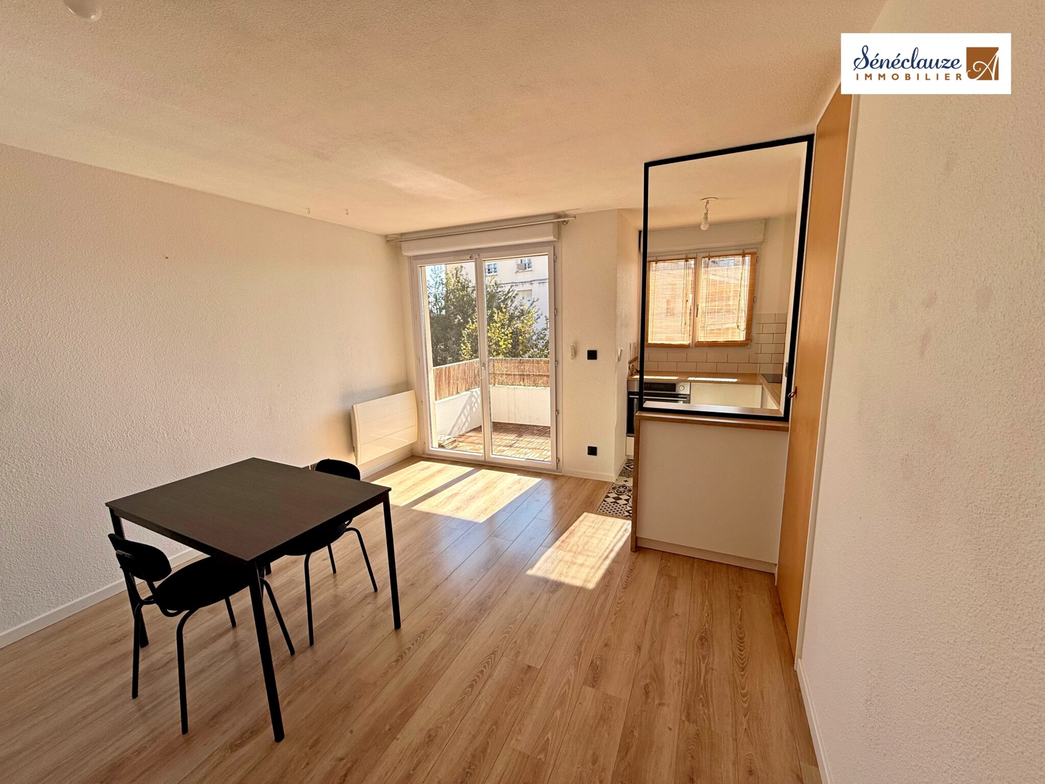 APPARTEMENT T2 MEUBLÉ + BALCON, GARAGE ET PISCINE