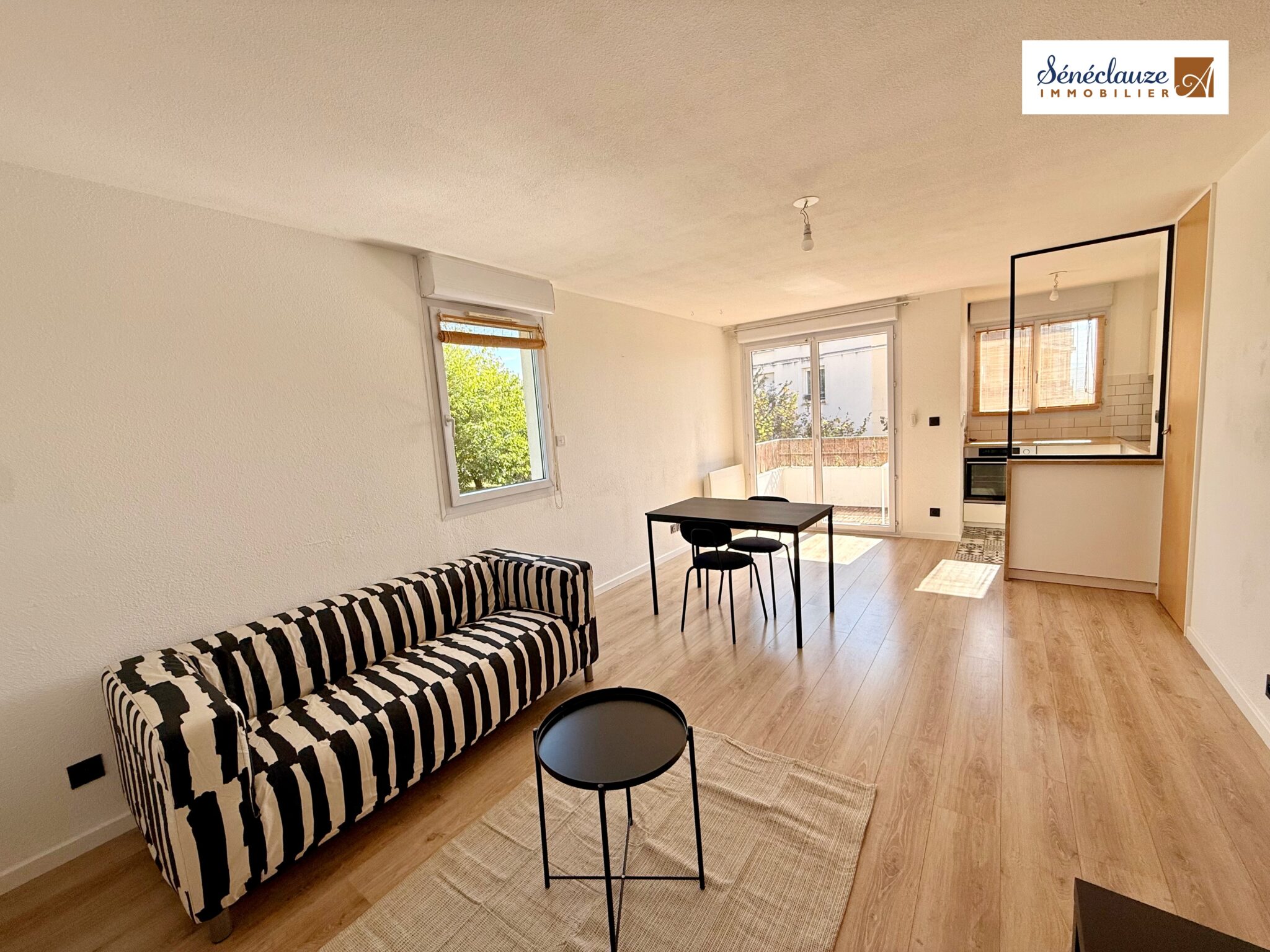 APPARTEMENT T2 MEUBLÉ + BALCON, GARAGE ET PISCINE